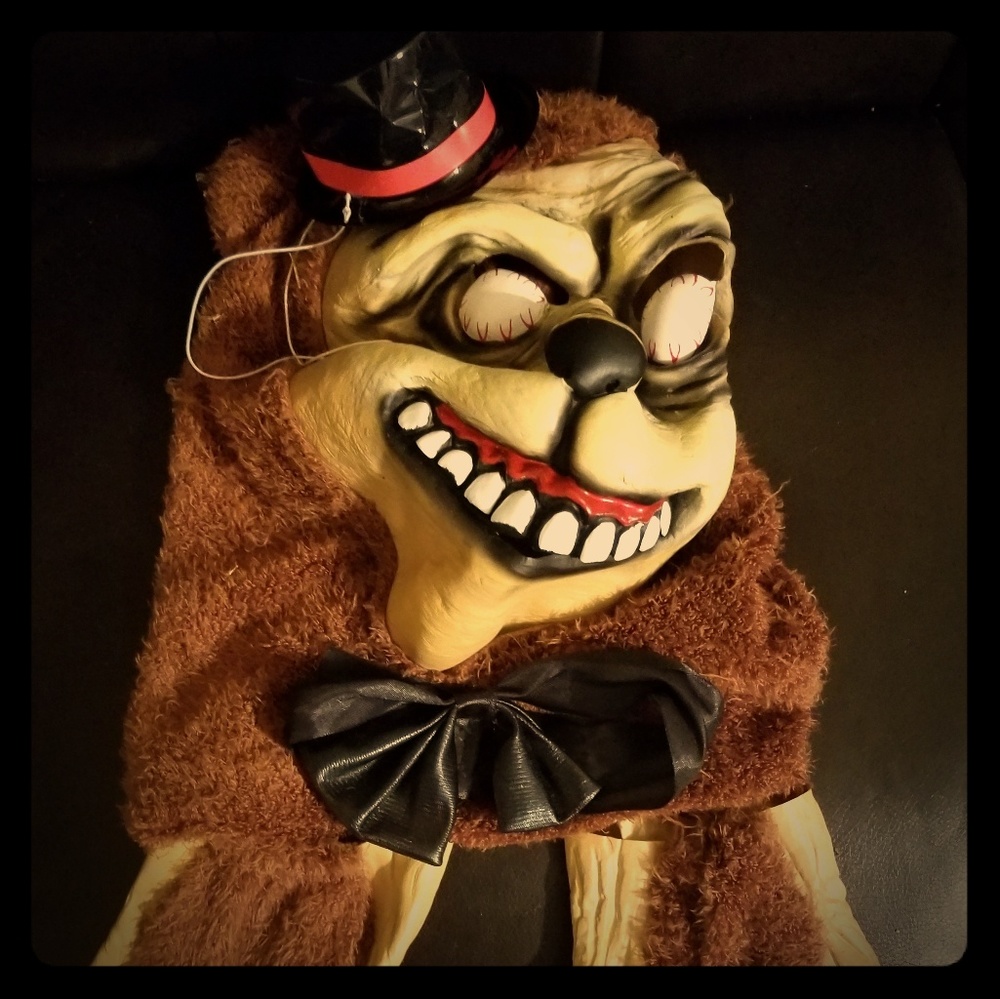 Five Nights At Freddy's mask/gloves